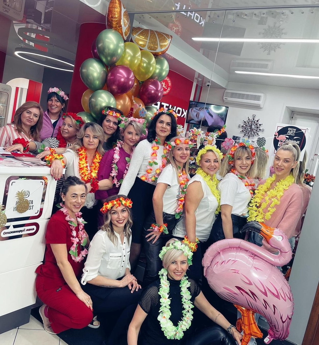 Детей обычно приносит аист, а Светлане - розовый фламинго