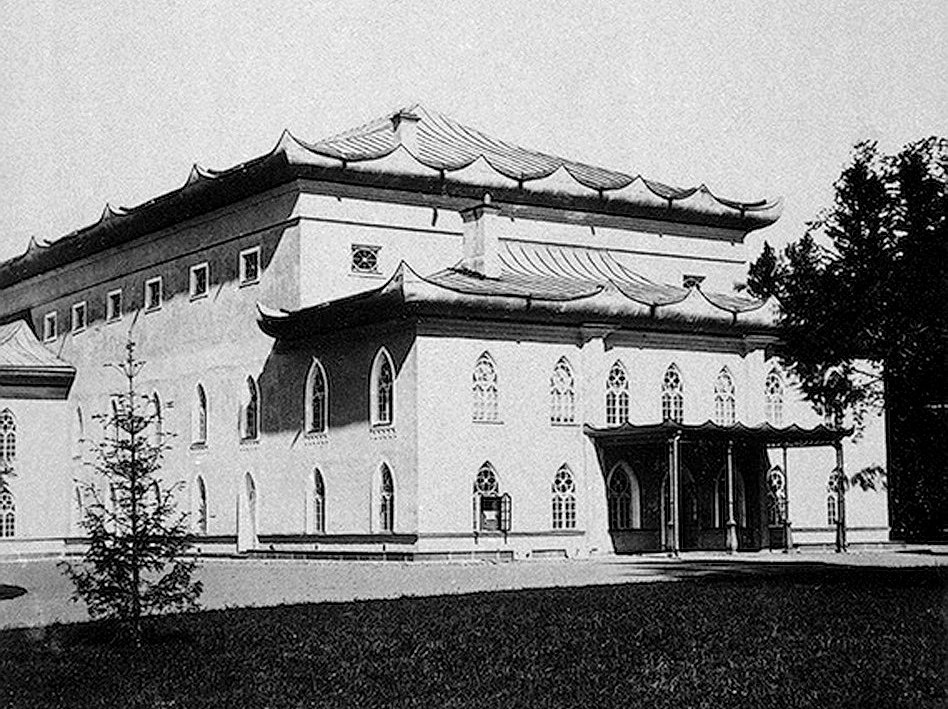 Китайский театр. Фотография, альбуминовый отпечаток. 1880-1910-е. Источник: https://tzar.ru/objects/alexandrovskypark/newgarden/teatr#