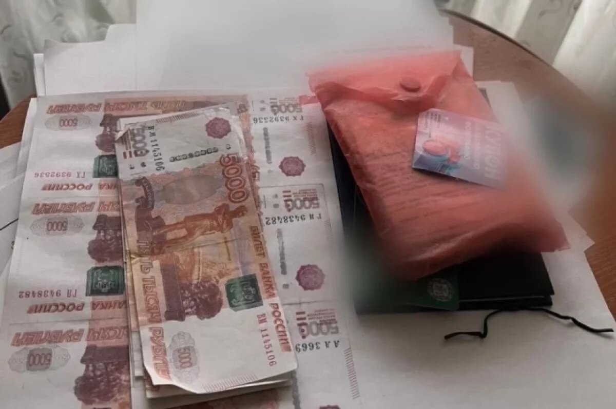    В Петербурге пенсионер напечатал деньги на принтере и попался в магазине