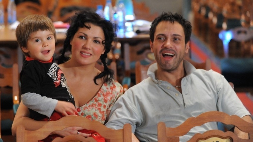 Эрвин Шротт и Анна Нетребко с сыном / Фото из открытых источников