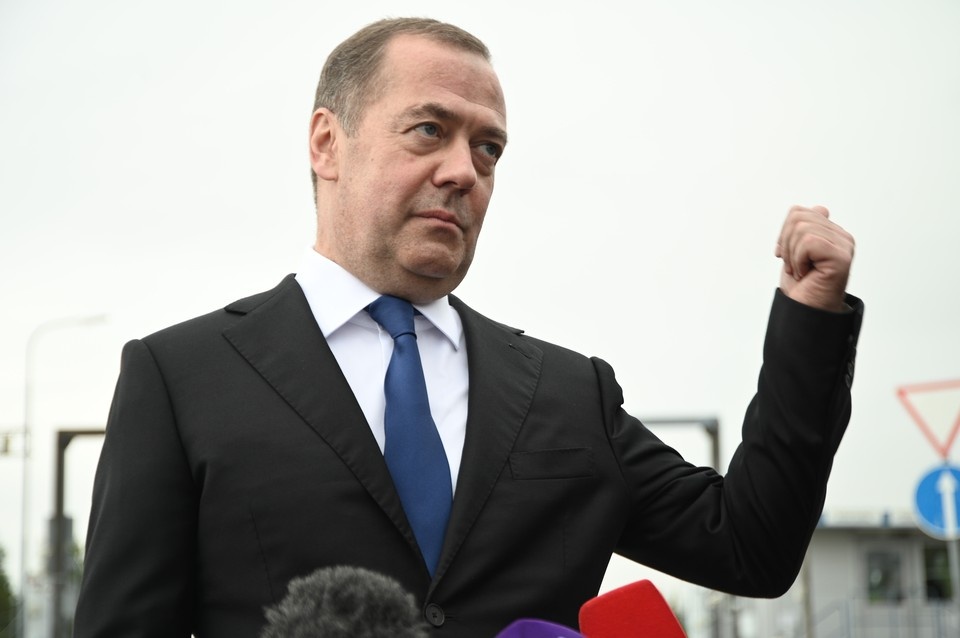    Медведев рассказал, чем грозит для Европы изъятие российских активов Михаил ФРОЛОВ