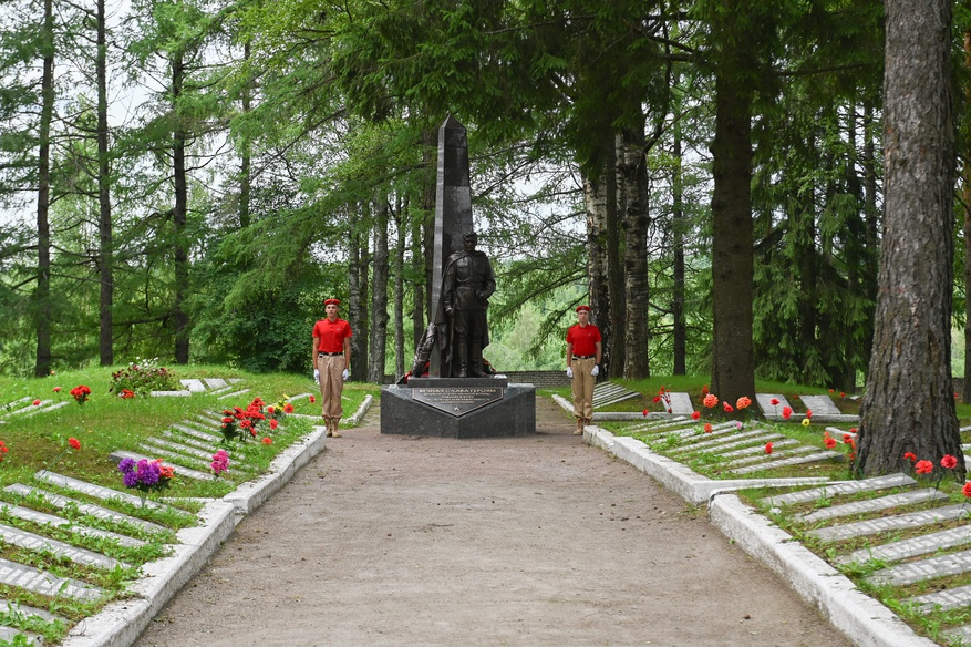 Мемориал в Тихвине. фото https://lenobl.ru/ru/dlya-smi/photo/7324/