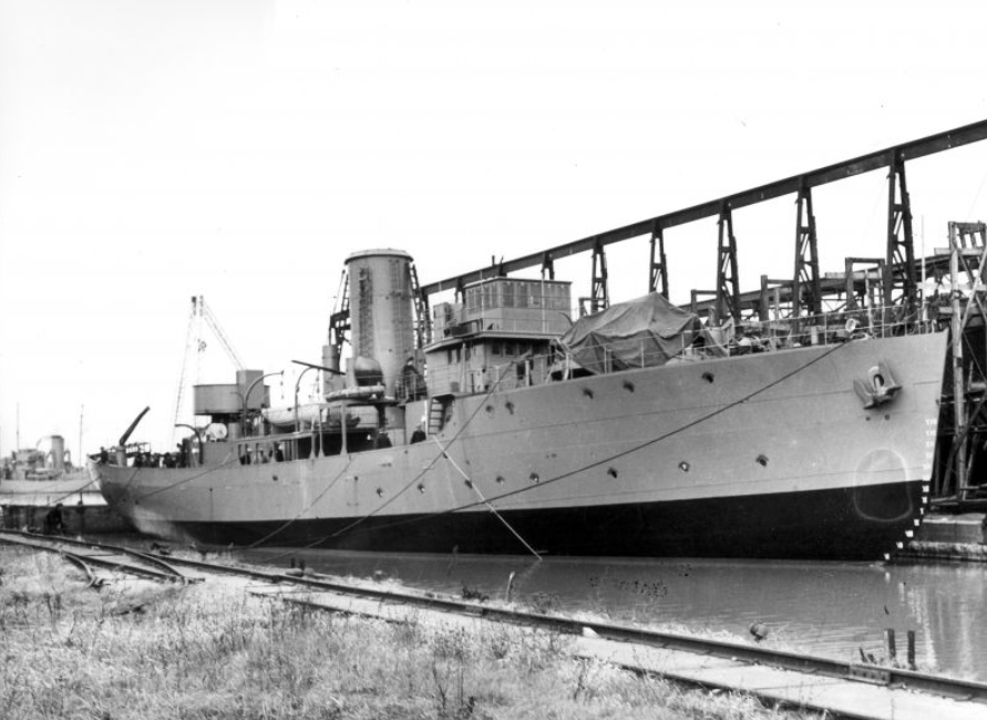 Корвет «Ориллиа» после спуска на воду на этапе достройки на верфи Коллингвуда