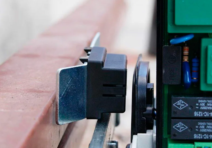 Магнитный датчик привода откатных ворот