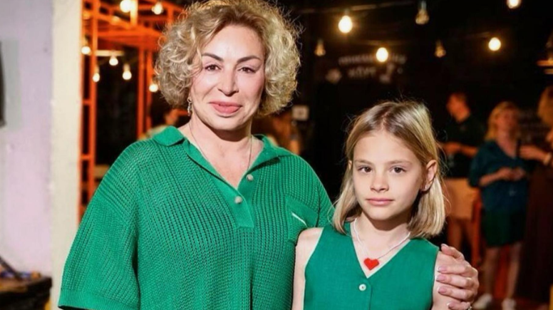 Симона Юнусова с внучкой Алисой. Фото: соцсети