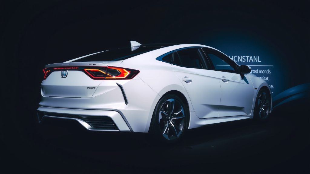    Что предлагает Honda Insight EX 2025 для максимальной экономии