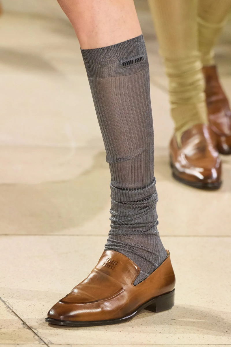 Лоферы кофейного цвета от Miu Miu, AW25/26