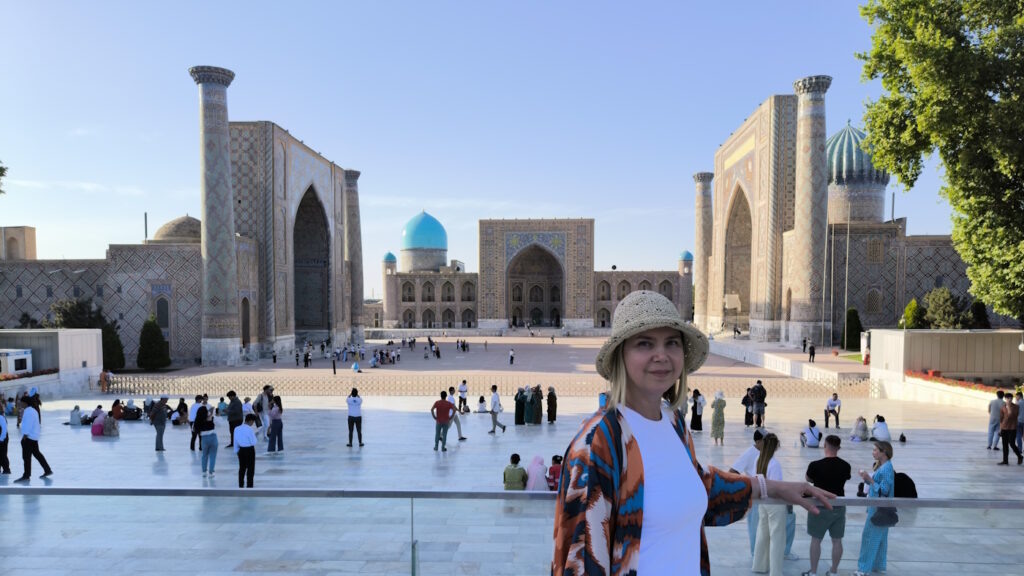 У площади Регистан в Самарканде