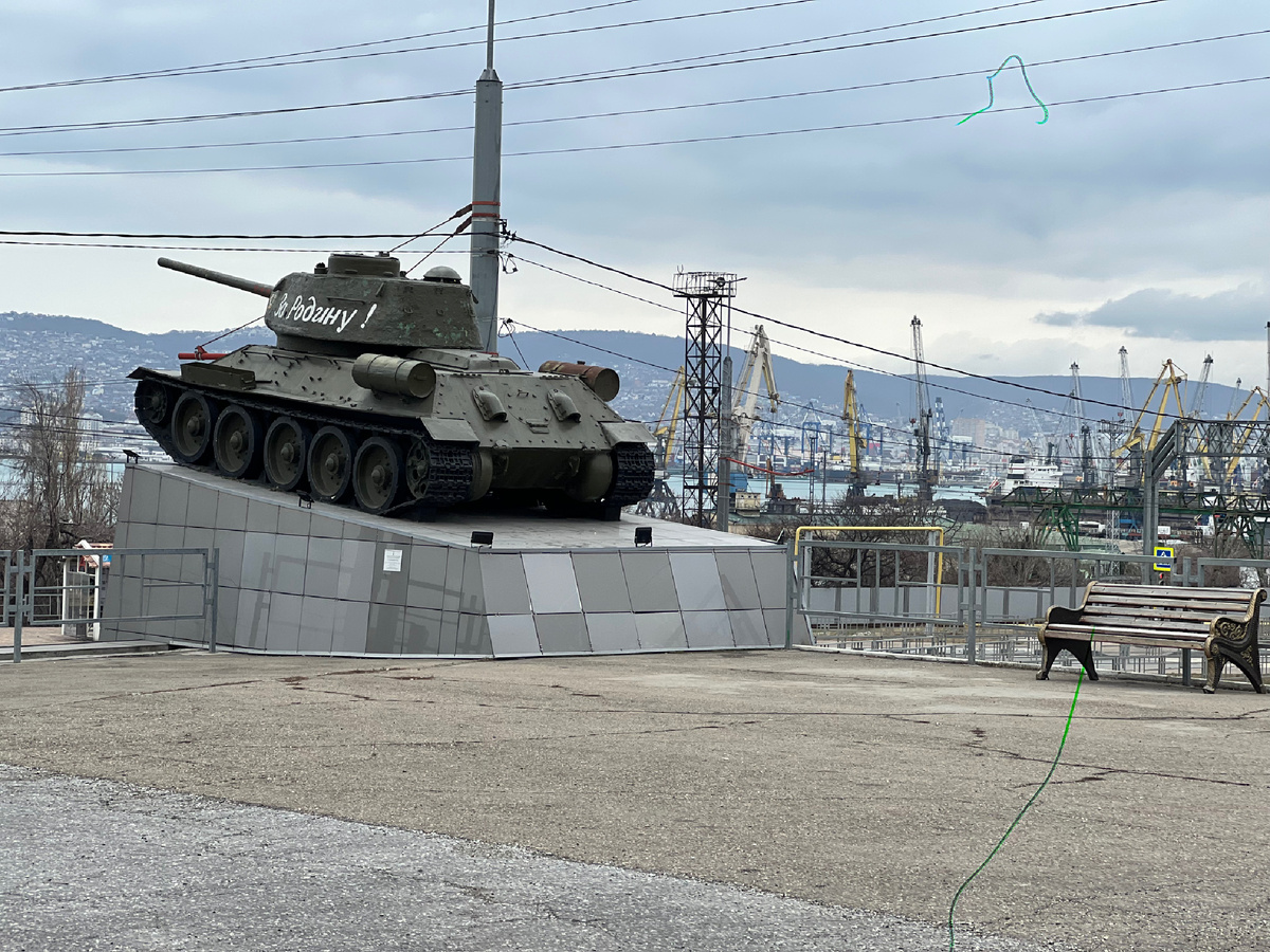 Танк Т-34 на Сухумском шоссе