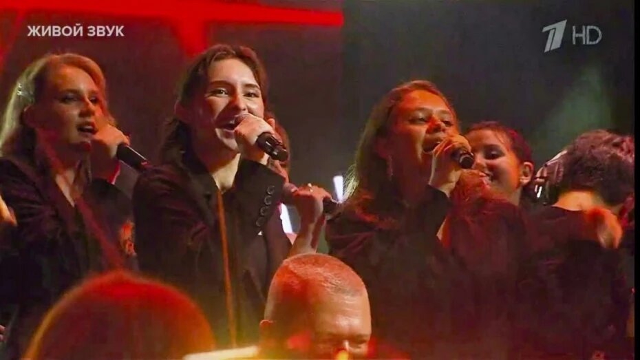    Автор фото: скриншот видео. Полина вторая слева.