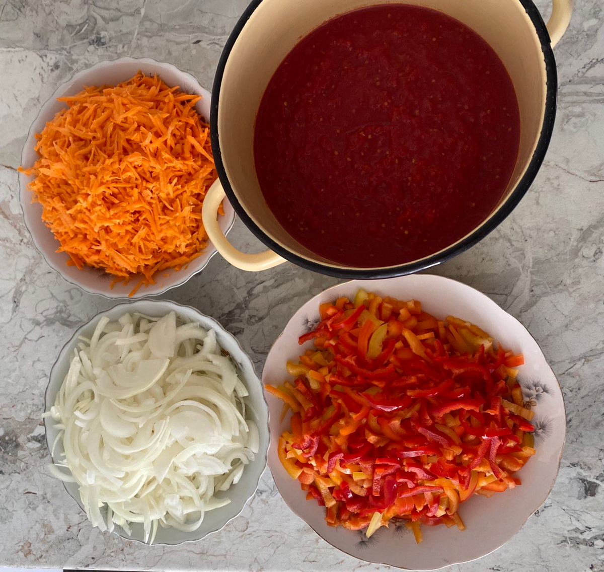 Измельчённые овощи для салата "Халявка". Фото автора