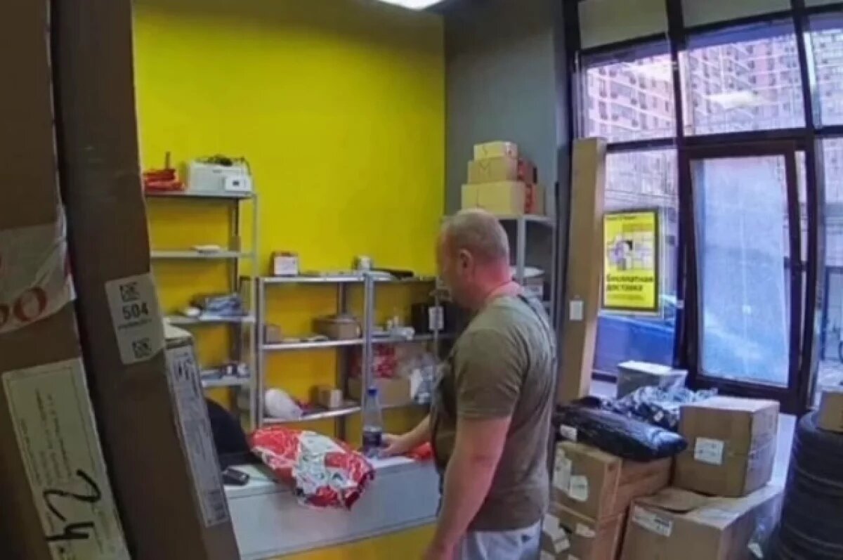    В Краснодаре мужчина напал на сотрудницу ПВЗ за отказ в примерке одежды