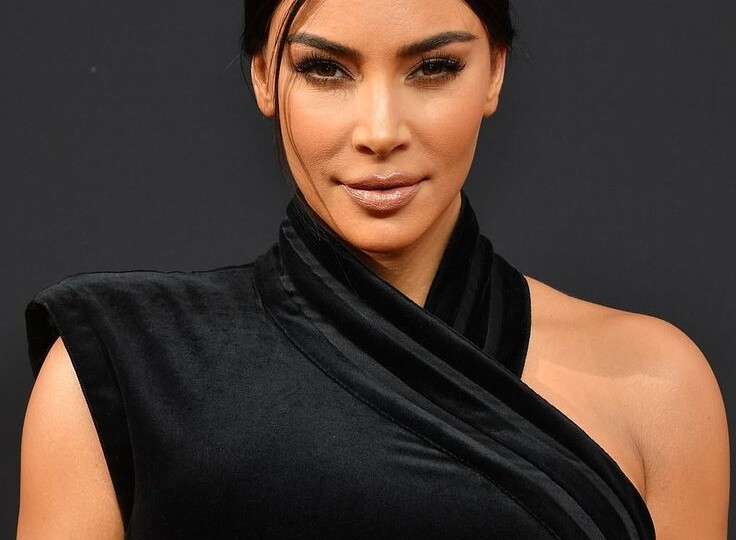 Срочно уберите это из гардероба: как один цвет добавляет вам 10 лет и усталость во взгляде