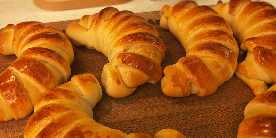 БУЛОЧКИ РОГАЛИКИ С ЯБЛОЧНЫМ ДЖЕМОМ. Тесто как пух 🥐🍎