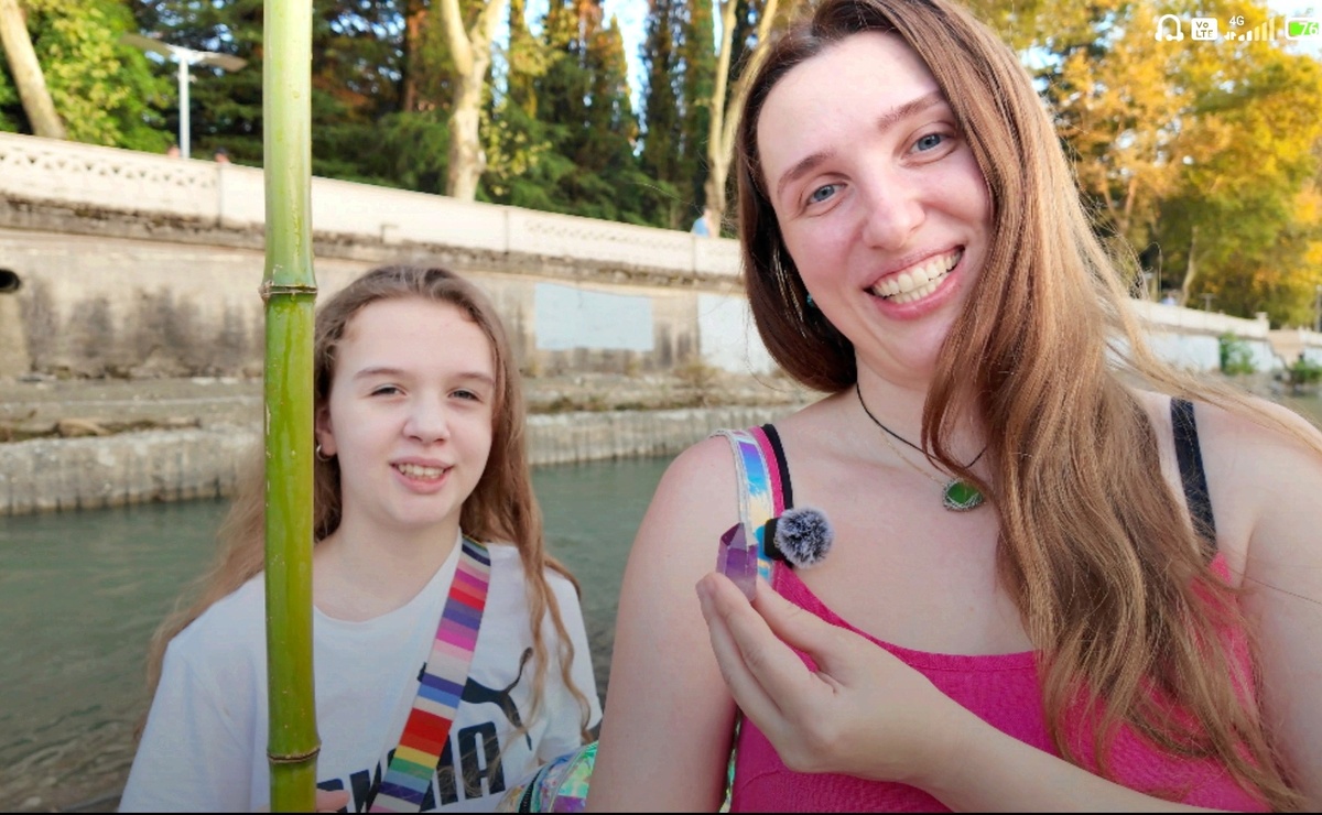 Все фотографии — это стоп-кадры из видео. Рекомендую посмотреть видео — ссылки будут ниже.