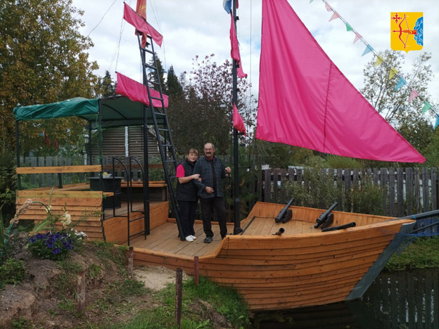   Семья из Омутнинского района построила корабль во дворе