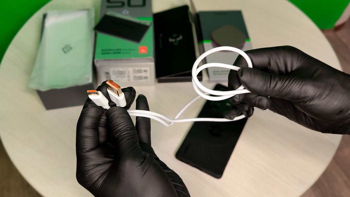 Стандартный кабель type-C.