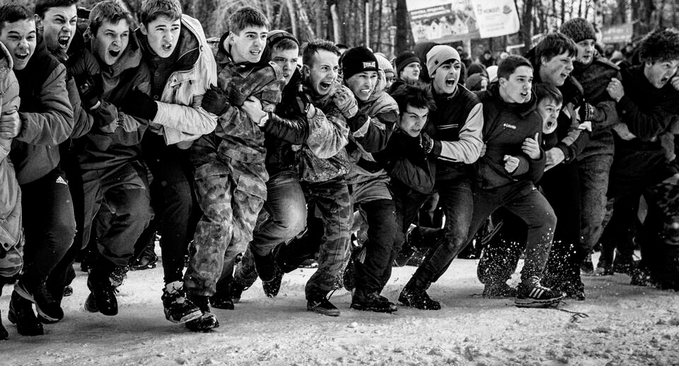 Идём "стенка на стенку"! Фото из открытых источников.