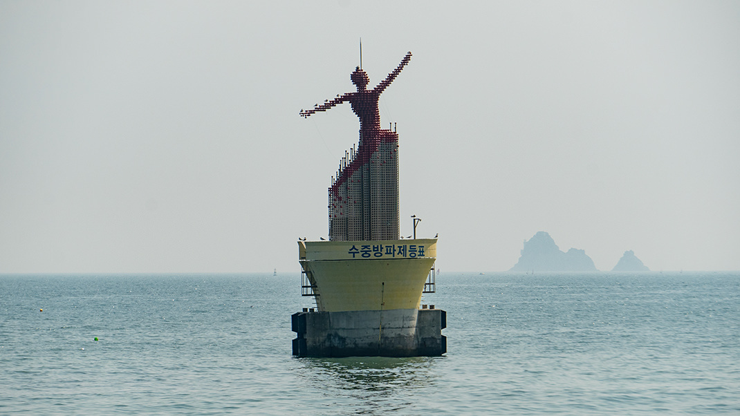Сооружение в воде