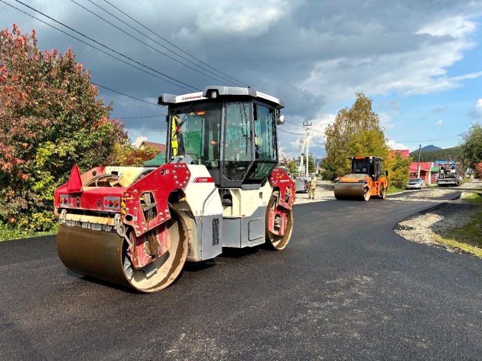    Ремонт дорог в Горно-Алтайске. Источник: t.me/OlgaSafronovaofficial