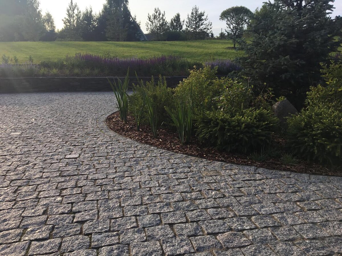 Мощение плиткой