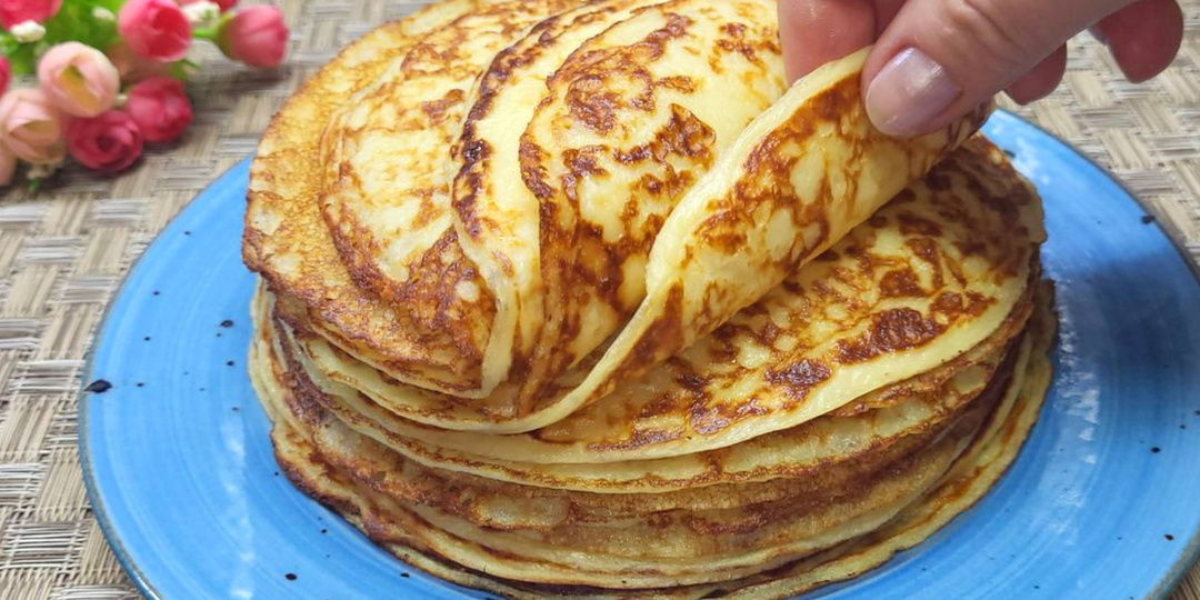 Смешиваю творог с кефиром и готовлю вкуснейшие творожные блинчики на завтрак. Дети их обожают.