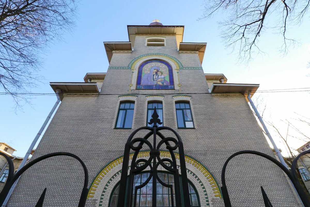 Майолика К. С. Петрова-Водкина «Богоматерь с младенцем»