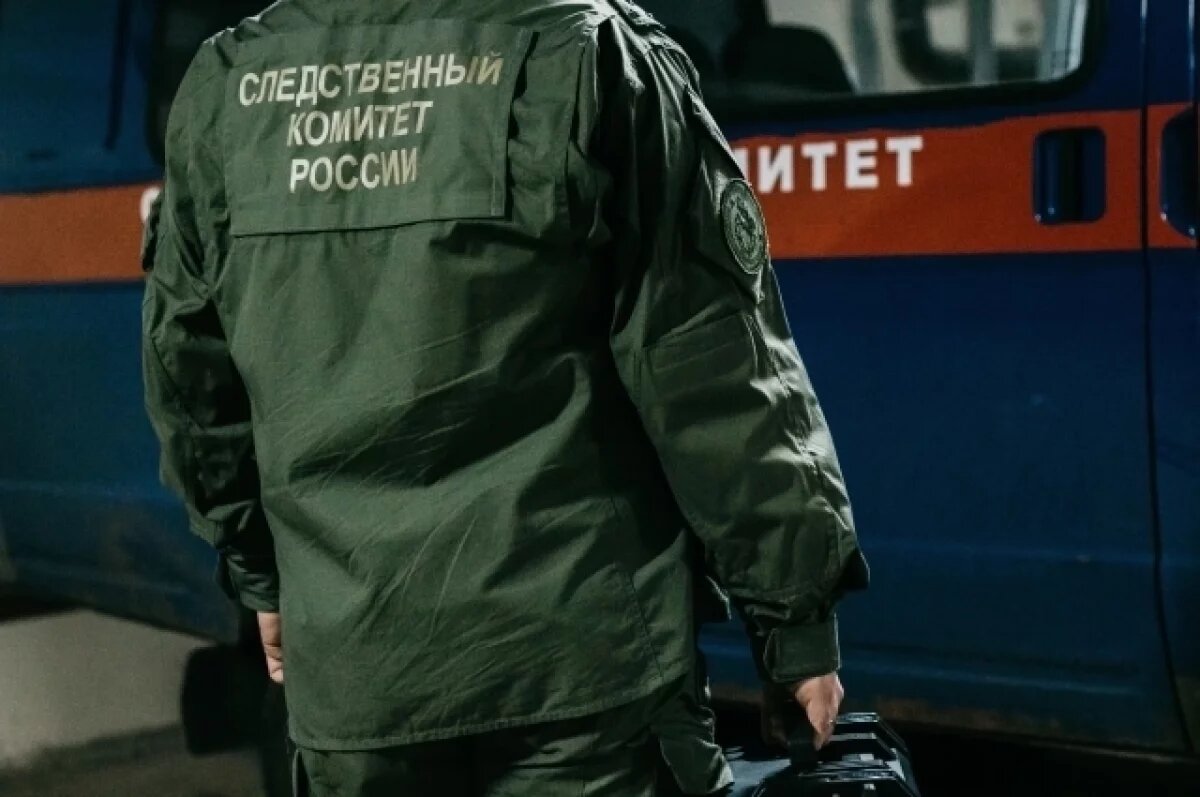    Следователь осмотрел место происшествия.