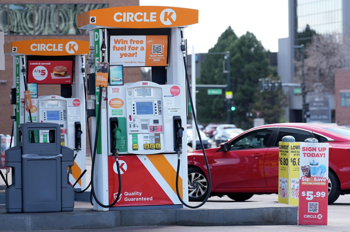 Цена бензина в США на дату подготовки обзора – от 0,71 доллара за литр или около 59 рублей в пересчете по курсу