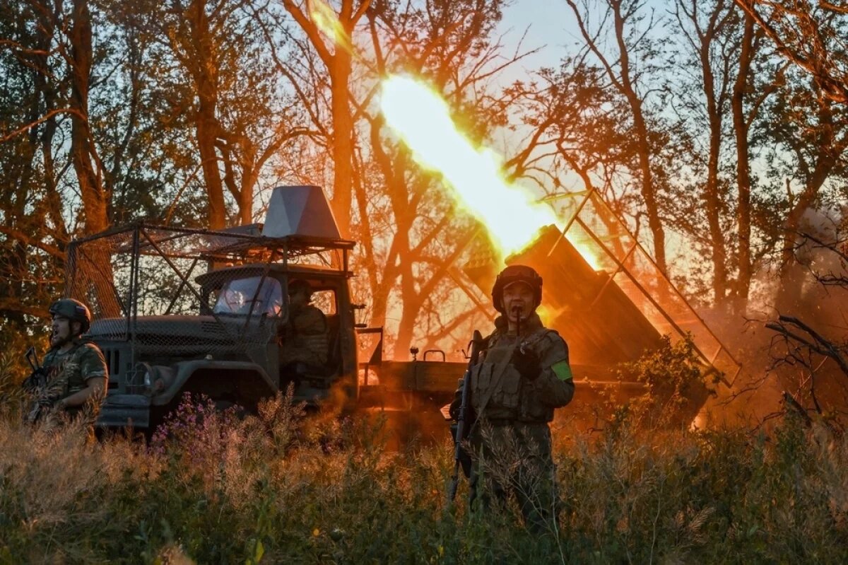    Российские войска практически завершили оперативное окружение Покровска (Красноармейска).