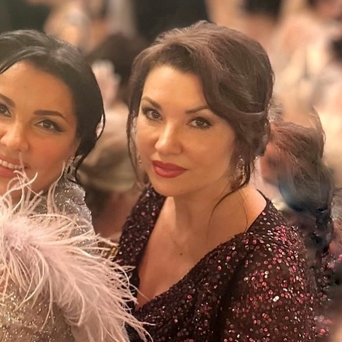    Анна Нетребко показала сестру. Фото: соцсети