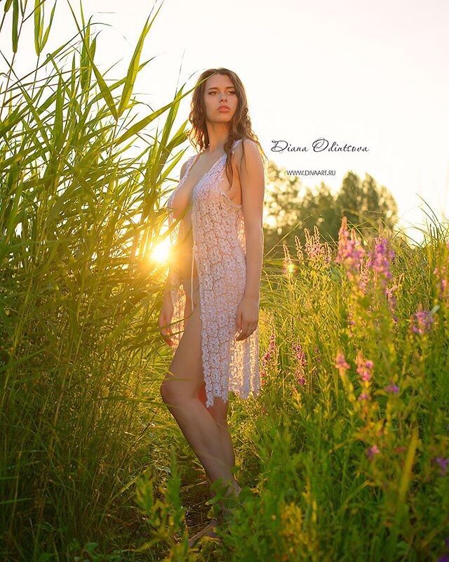 очень красивое солнце и прекрасная модель