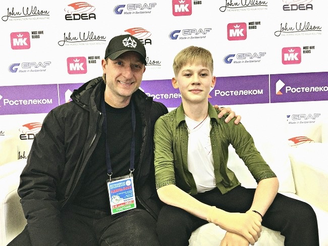 Никита пока торопится, не успевает закончить элементы, получает минусы за превышение лимита