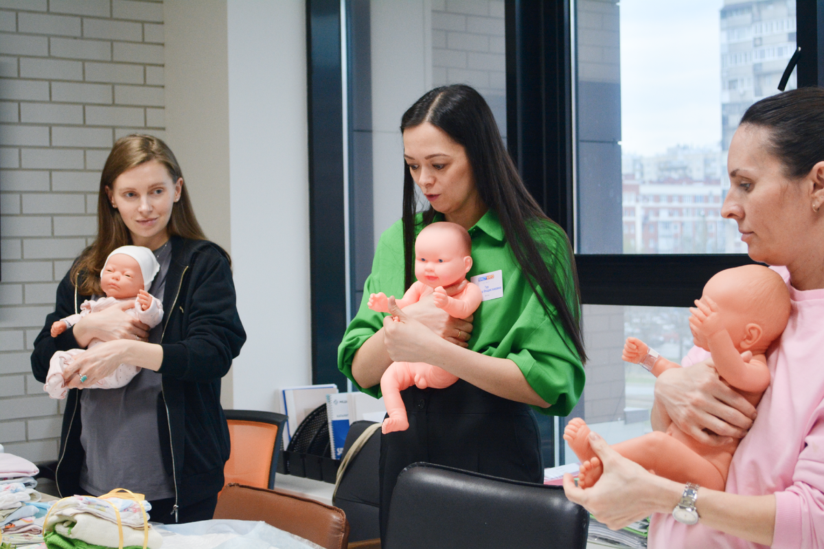 На занятиях «Школы материнства» мы обсуждаем изменения в организме, в том числе в первом триместре