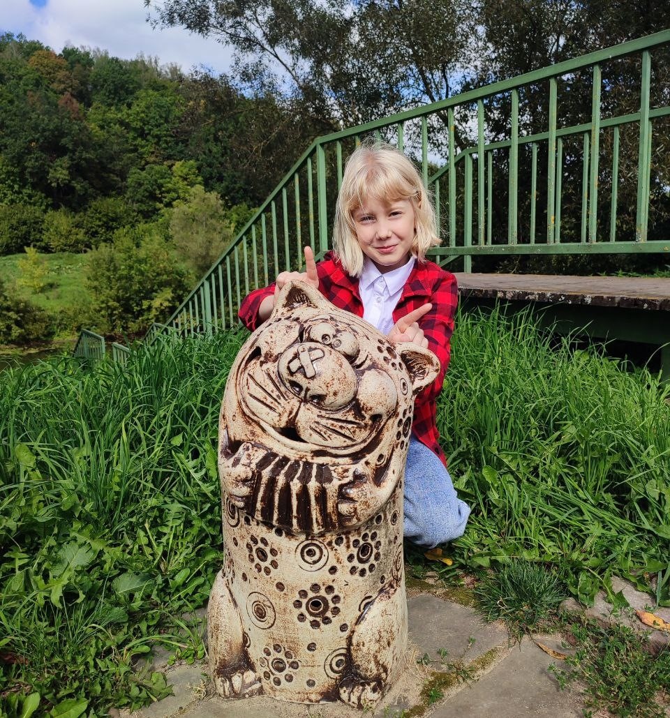 Классный кот с гармошкой и моя младшенькая