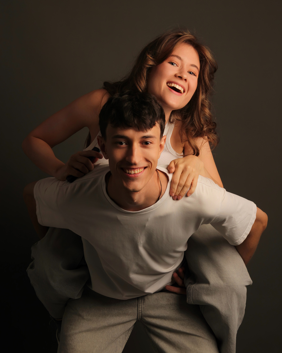 Сделано в «Сам снимай», зал по пояс, драматический свет