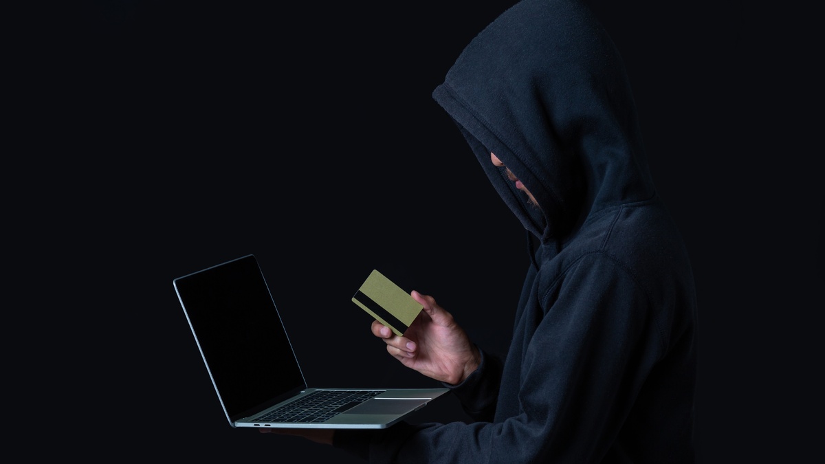    Мошенники похитили более 8 млн рублей у югорчан через ложные инвестиции и трудоустройство