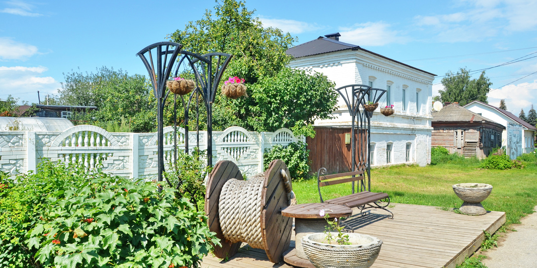 Город веревочников, где можно пройтись по улице Людмилы Зыкиной и встретить Хемингуэя