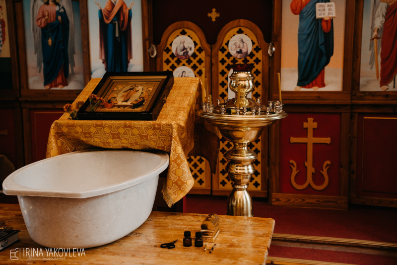    Священники из Африки покрестили двух детей в поселке КарелииИрина Яковлева