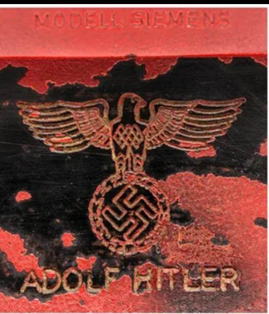 Надпись Адольф Гитлер