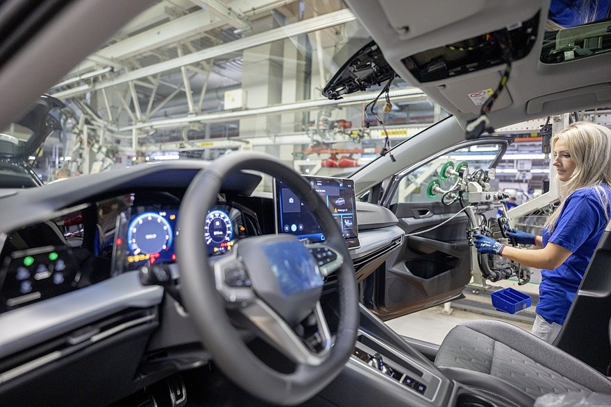    Производство Volkswagen Golf на заводе в Вольфсбурге