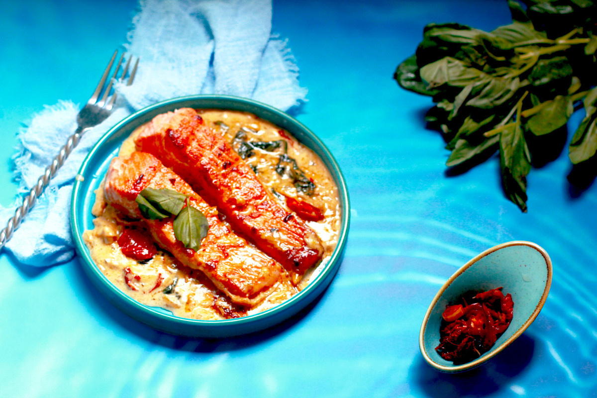 Вот самый эстетичный способ заправиться йодом, полезным жиром и белком.  Лосось от Елены Некрасовой. https://t.me/urbanistka_vl