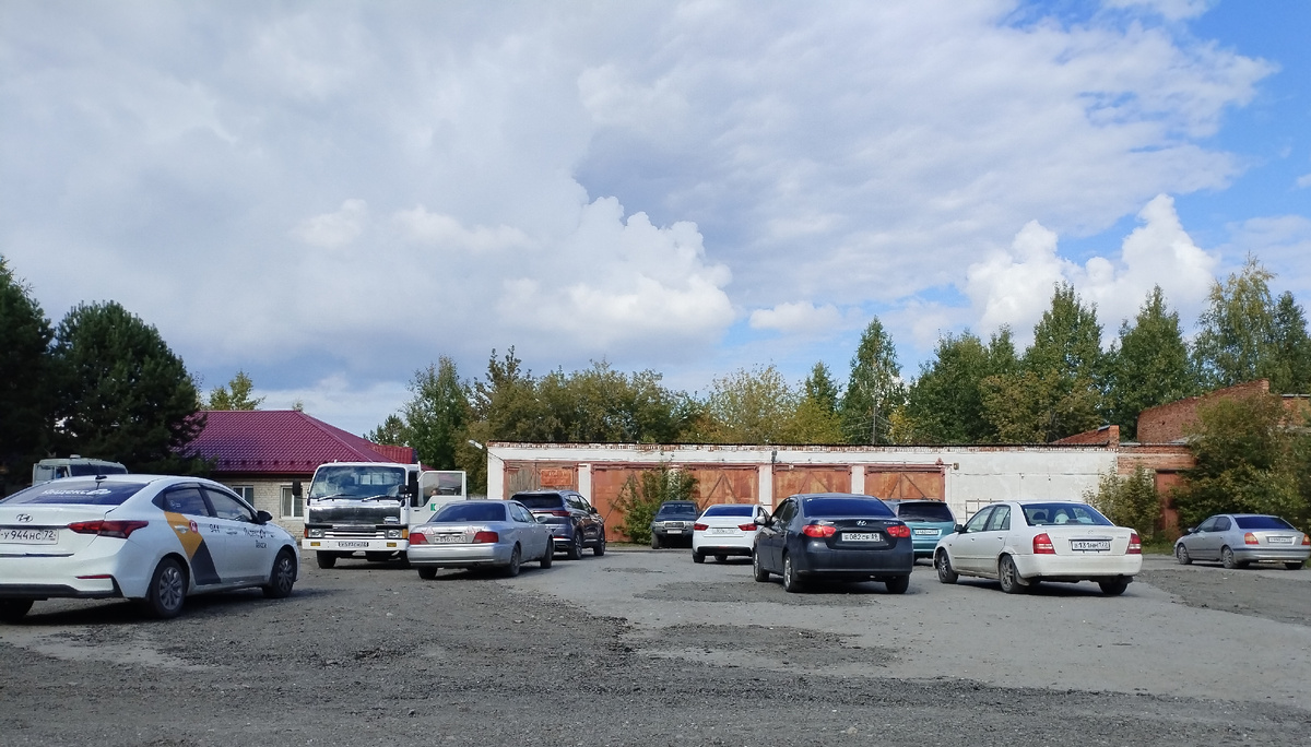 Пункт ГАИ осмотра поврежденных авто. Вон там слева маленький домик с маааленьким пунктом