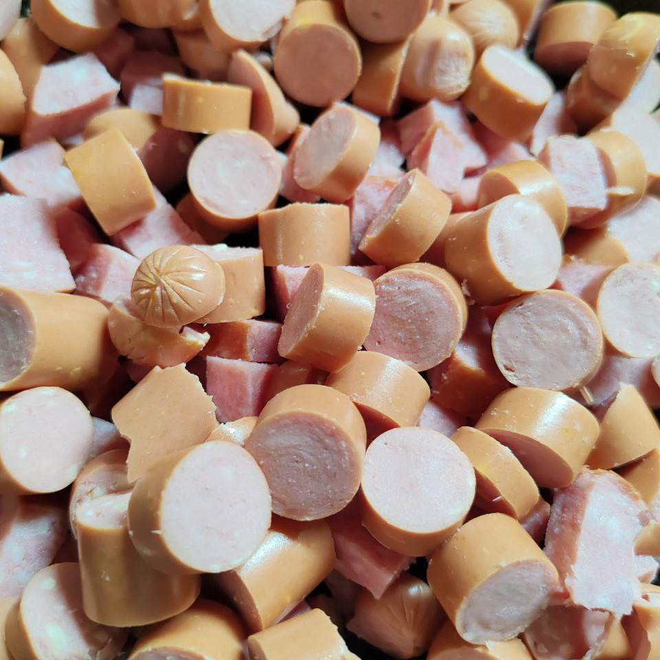 Нарезанные сосиски