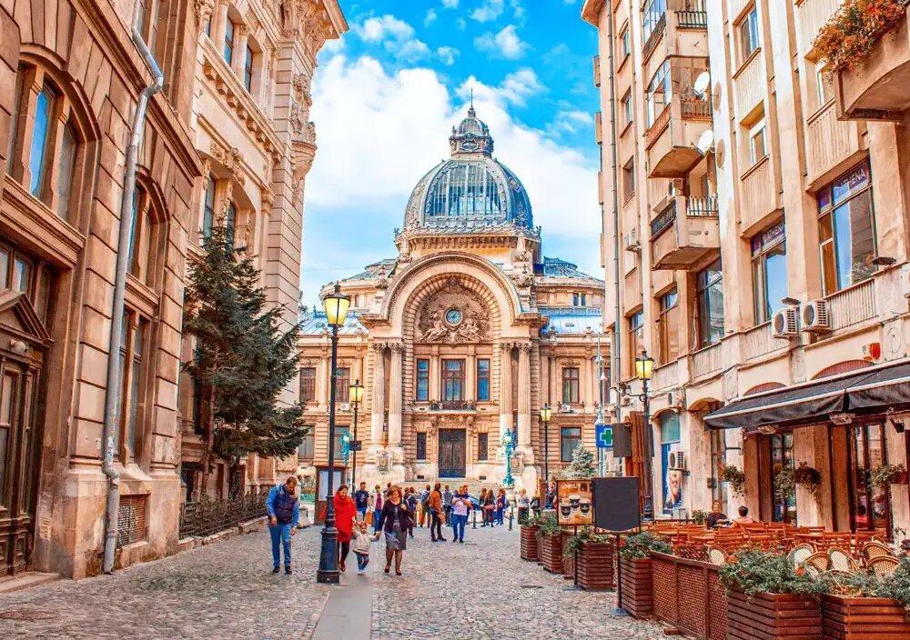 Бухарест – сердце страны, где исторические здания и современные кварталы создают неповторимый городской пейзаж.