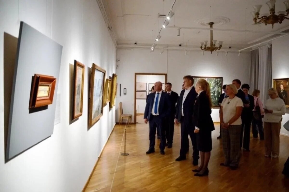    Губернатор НСО Травников оценил выставку к 160-летию Серова