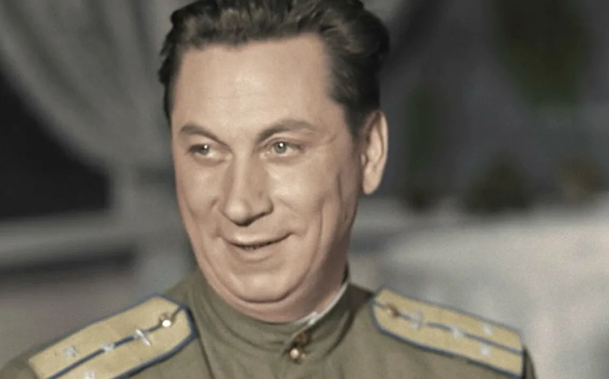 "Спустил с лестницы "доброжелателя", который советовал ему бросить жену": каким на самом деле был брак Василия Меркурьева