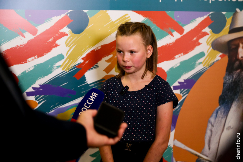    Сегодня школьники из Череповецкого, Кадуйского и Шекснинского округов бесплатно посмотрели спектакль "Приключения Буратино" в Театре для детей и молодежи.