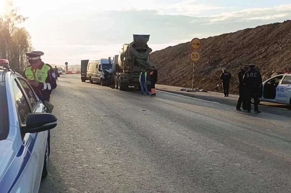    Водитель микроавтобуса погиб в ДТП с бетоносмесителем на Тюменском тракте