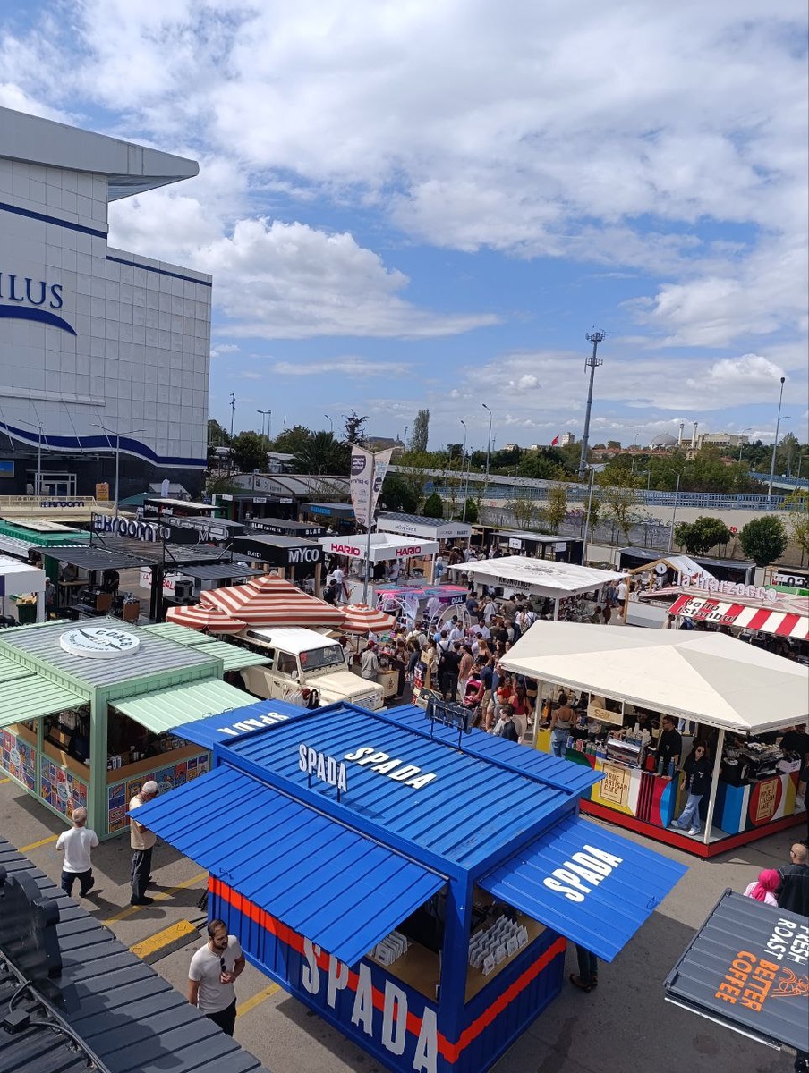 это только 1\4 часть площадок на фесте